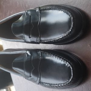 G.H. Bass&Co Weejuns Black size 8D